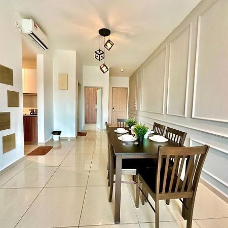 جوهر بهرو Seasons Luxury Apartment By Jk Home المظهر الخارجي الصورة