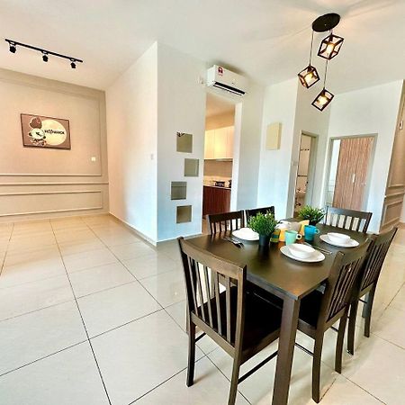 جوهر بهرو Seasons Luxury Apartment By Jk Home المظهر الخارجي الصورة
