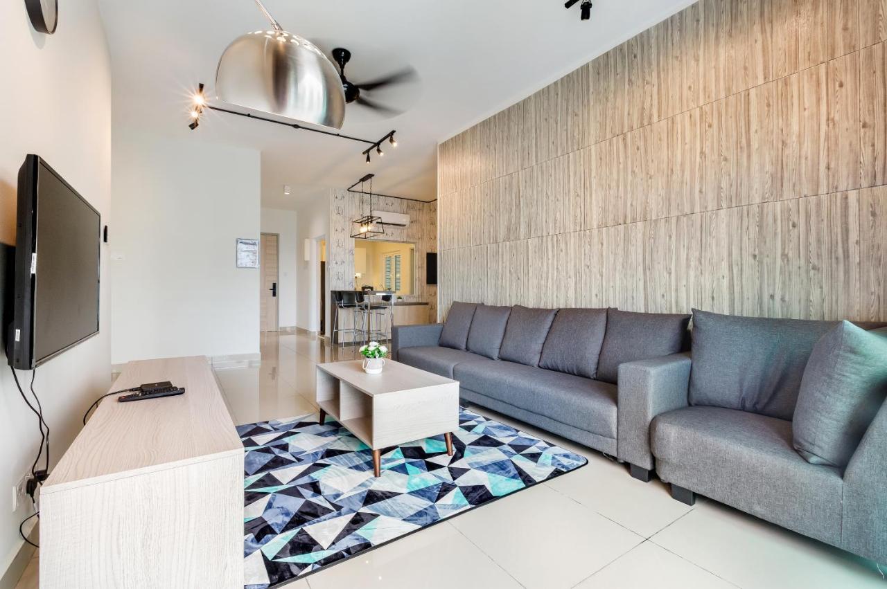 جوهر بهرو Seasons Luxury Apartment By Jk Home المظهر الخارجي الصورة
