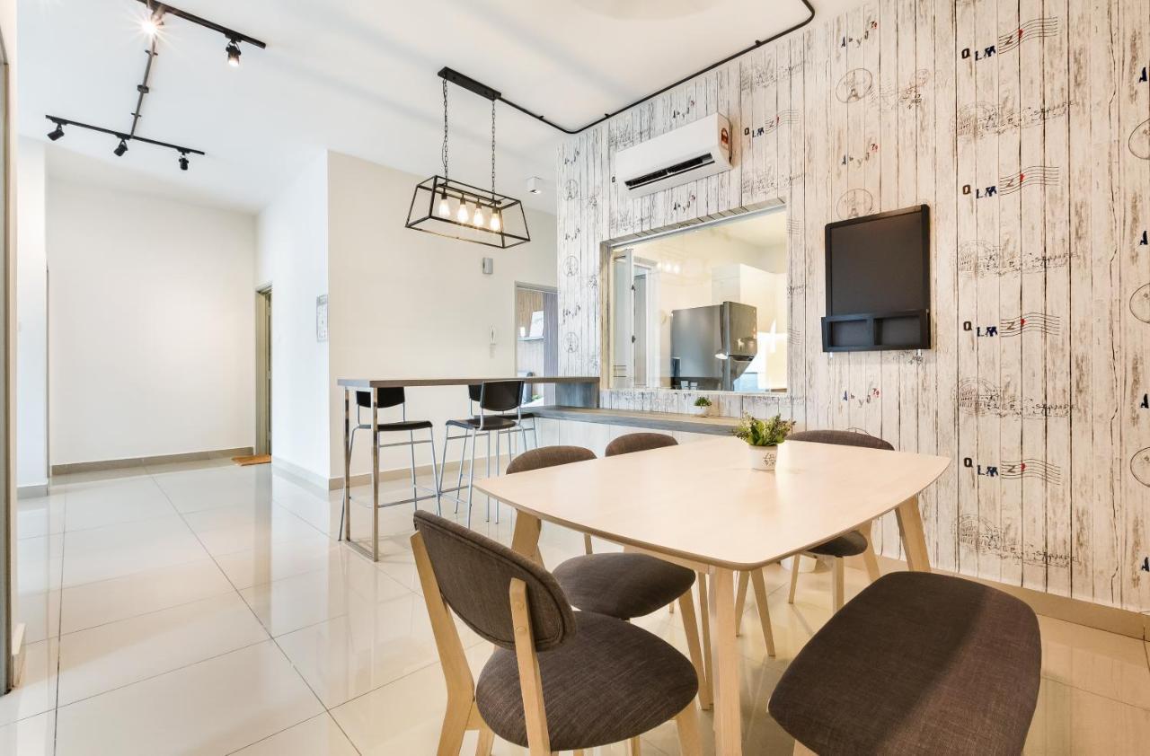 جوهر بهرو Seasons Luxury Apartment By Jk Home المظهر الخارجي الصورة