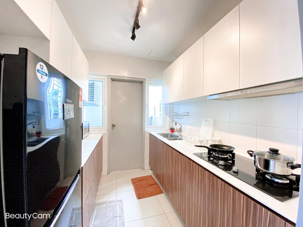 جوهر بهرو Seasons Luxury Apartment By Jk Home المظهر الخارجي الصورة