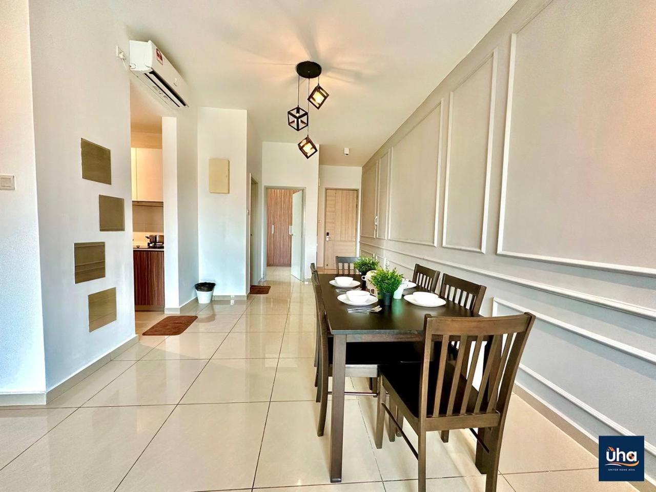 جوهر بهرو Seasons Luxury Apartment By Jk Home المظهر الخارجي الصورة