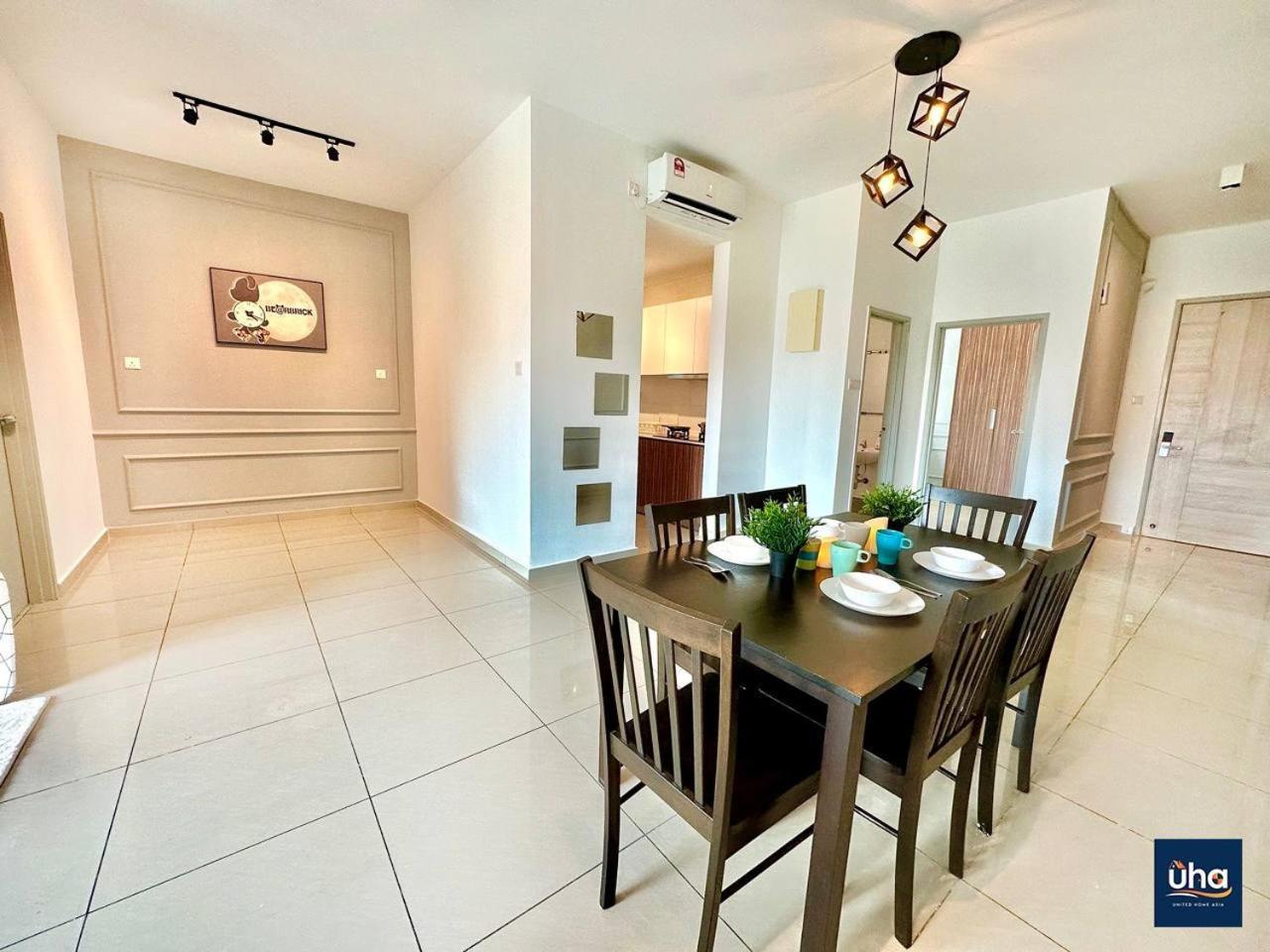 جوهر بهرو Seasons Luxury Apartment By Jk Home المظهر الخارجي الصورة