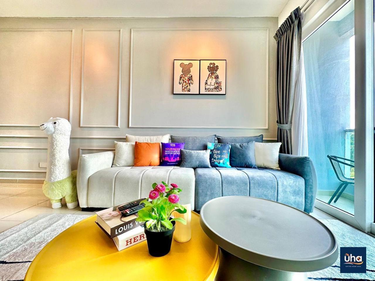 جوهر بهرو Seasons Luxury Apartment By Jk Home المظهر الخارجي الصورة