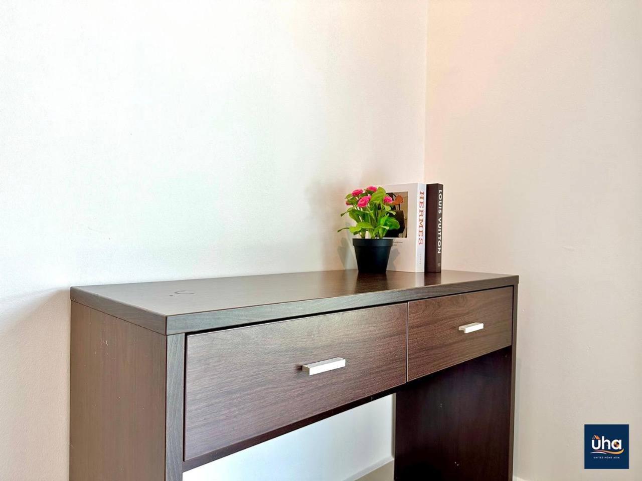 جوهر بهرو Seasons Luxury Apartment By Jk Home المظهر الخارجي الصورة