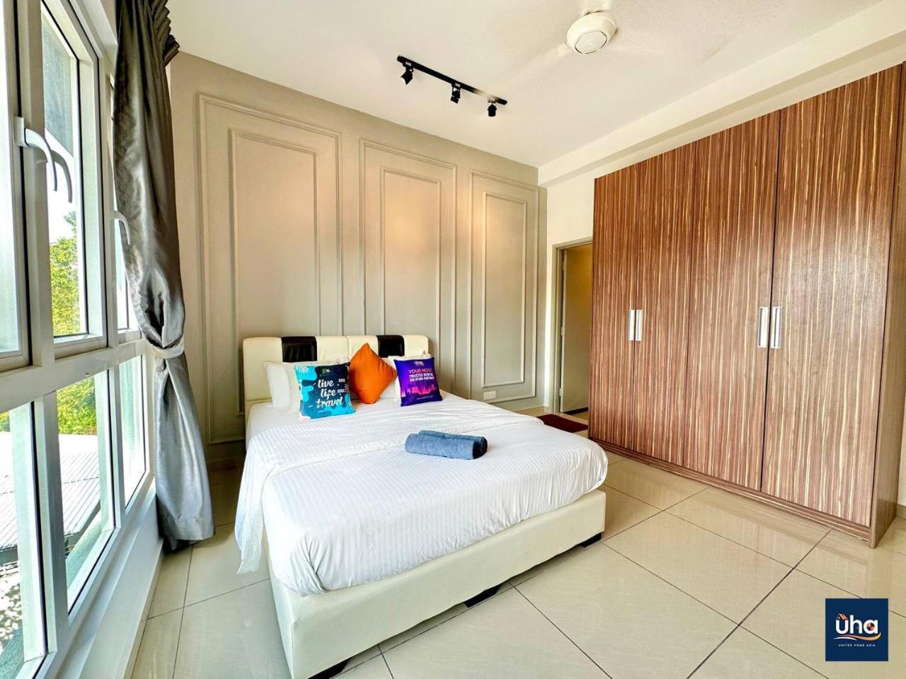 جوهر بهرو Seasons Luxury Apartment By Jk Home المظهر الخارجي الصورة