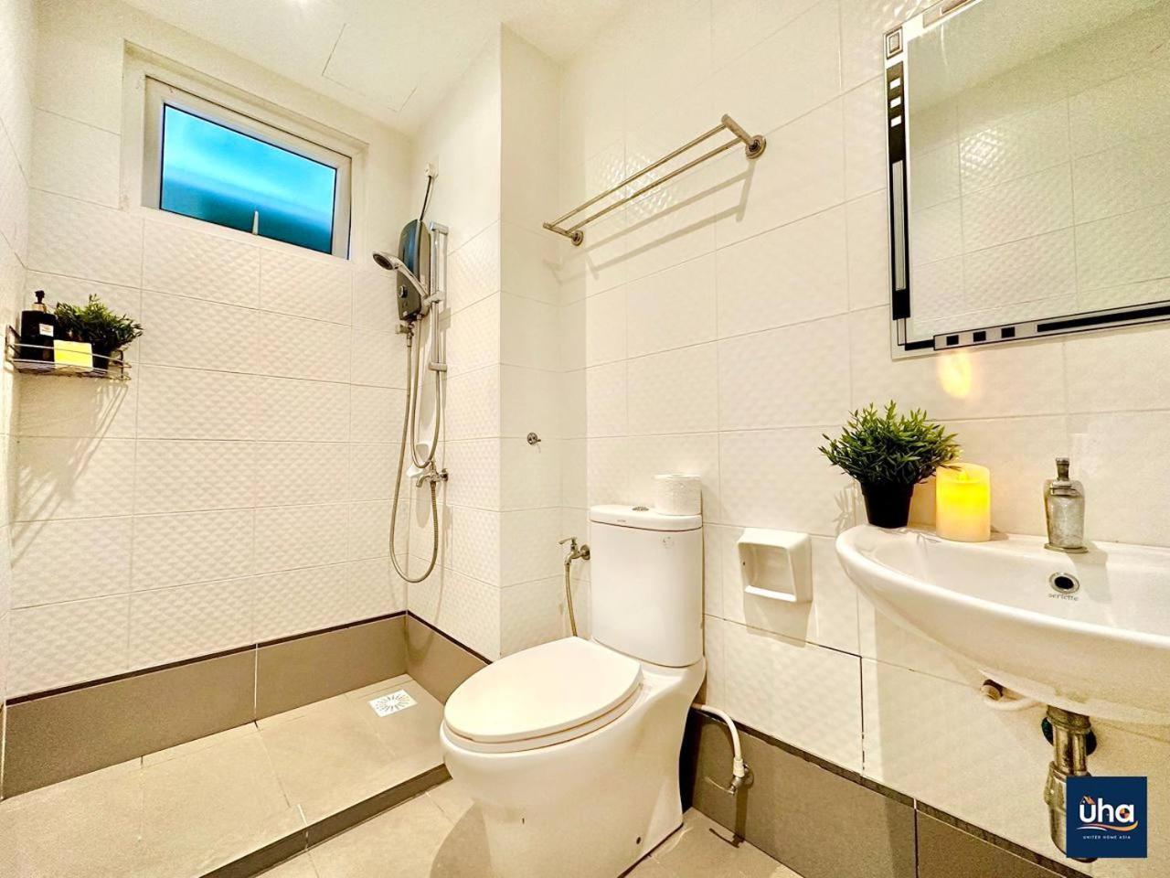 جوهر بهرو Seasons Luxury Apartment By Jk Home المظهر الخارجي الصورة