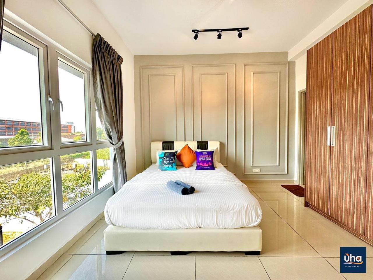جوهر بهرو Seasons Luxury Apartment By Jk Home المظهر الخارجي الصورة