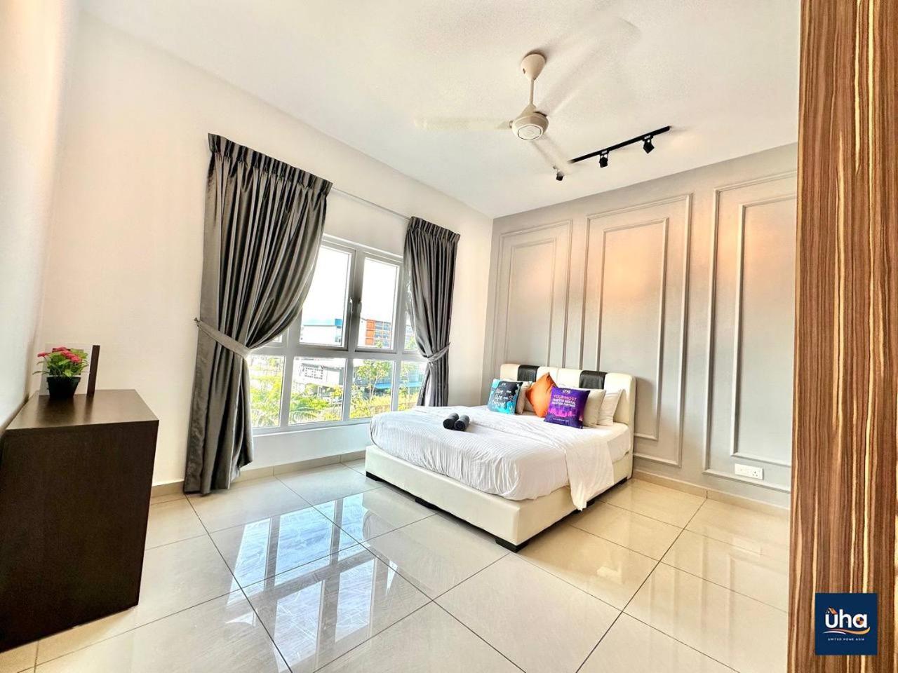 جوهر بهرو Seasons Luxury Apartment By Jk Home المظهر الخارجي الصورة