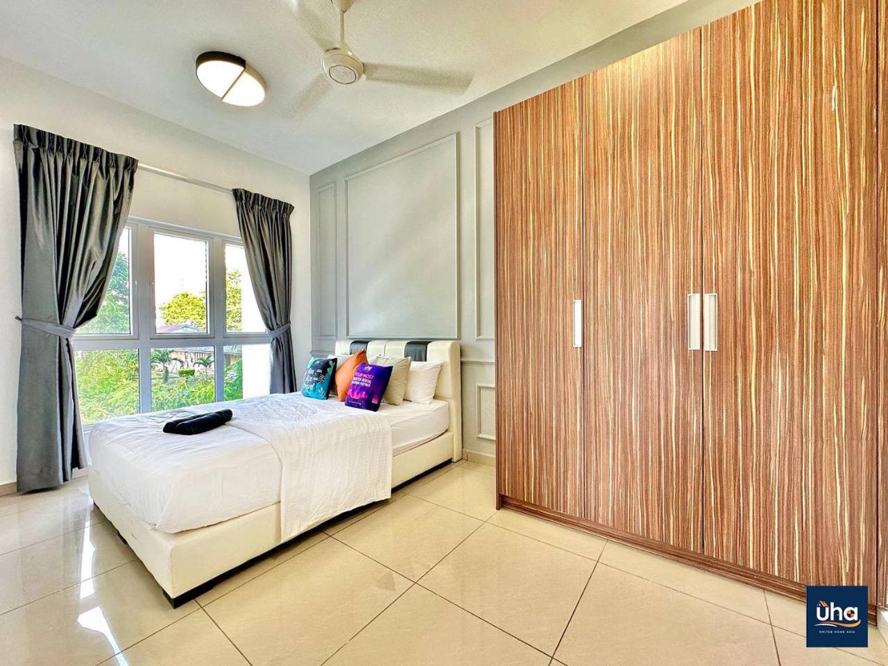 جوهر بهرو Seasons Luxury Apartment By Jk Home المظهر الخارجي الصورة