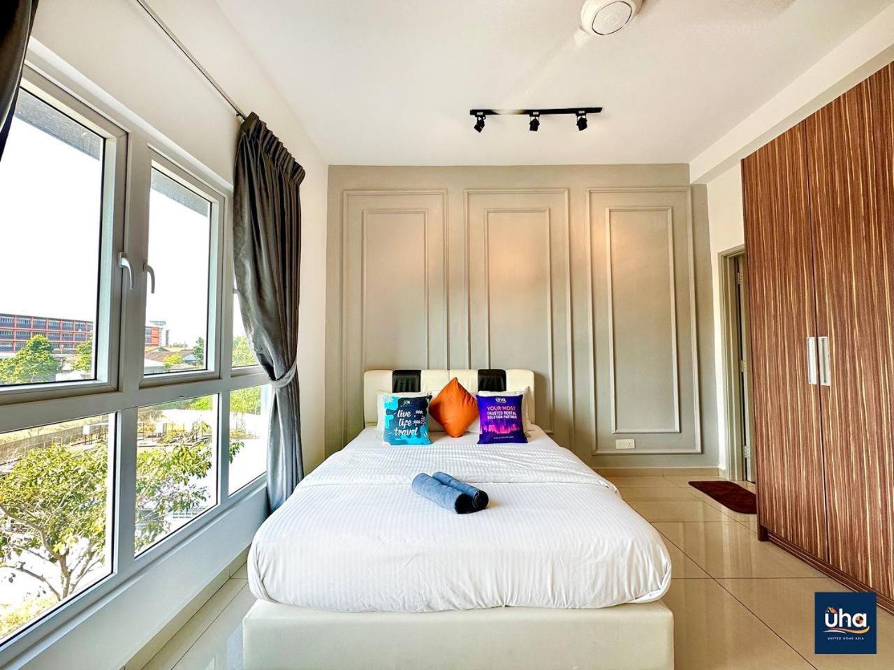 جوهر بهرو Seasons Luxury Apartment By Jk Home المظهر الخارجي الصورة