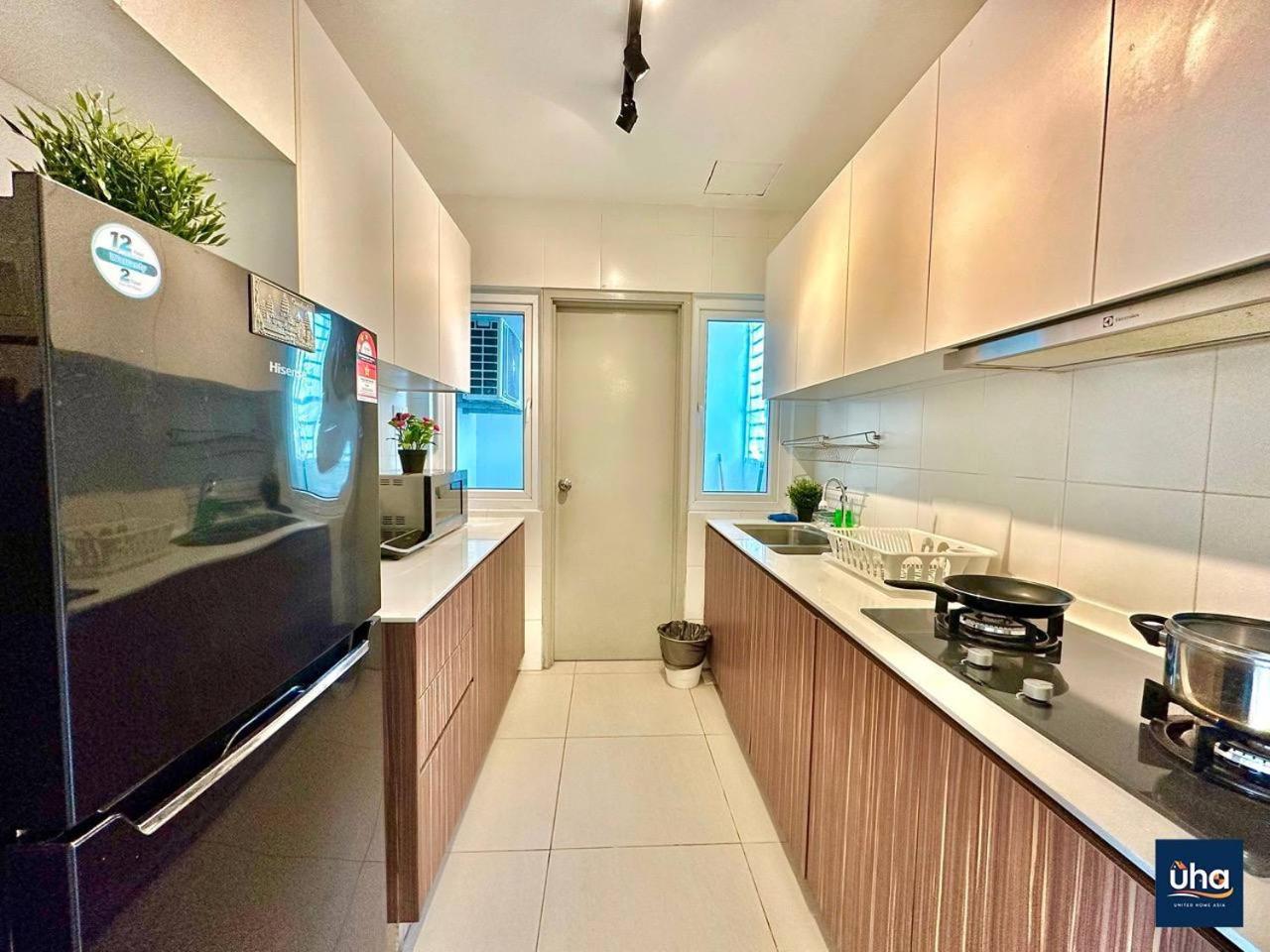 جوهر بهرو Seasons Luxury Apartment By Jk Home المظهر الخارجي الصورة